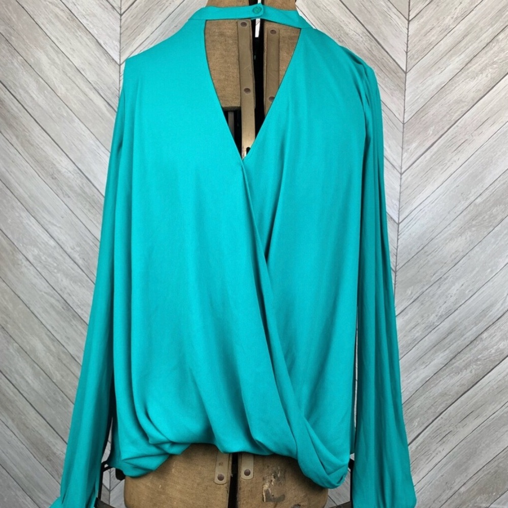 👗Teal, long sleeved blouse